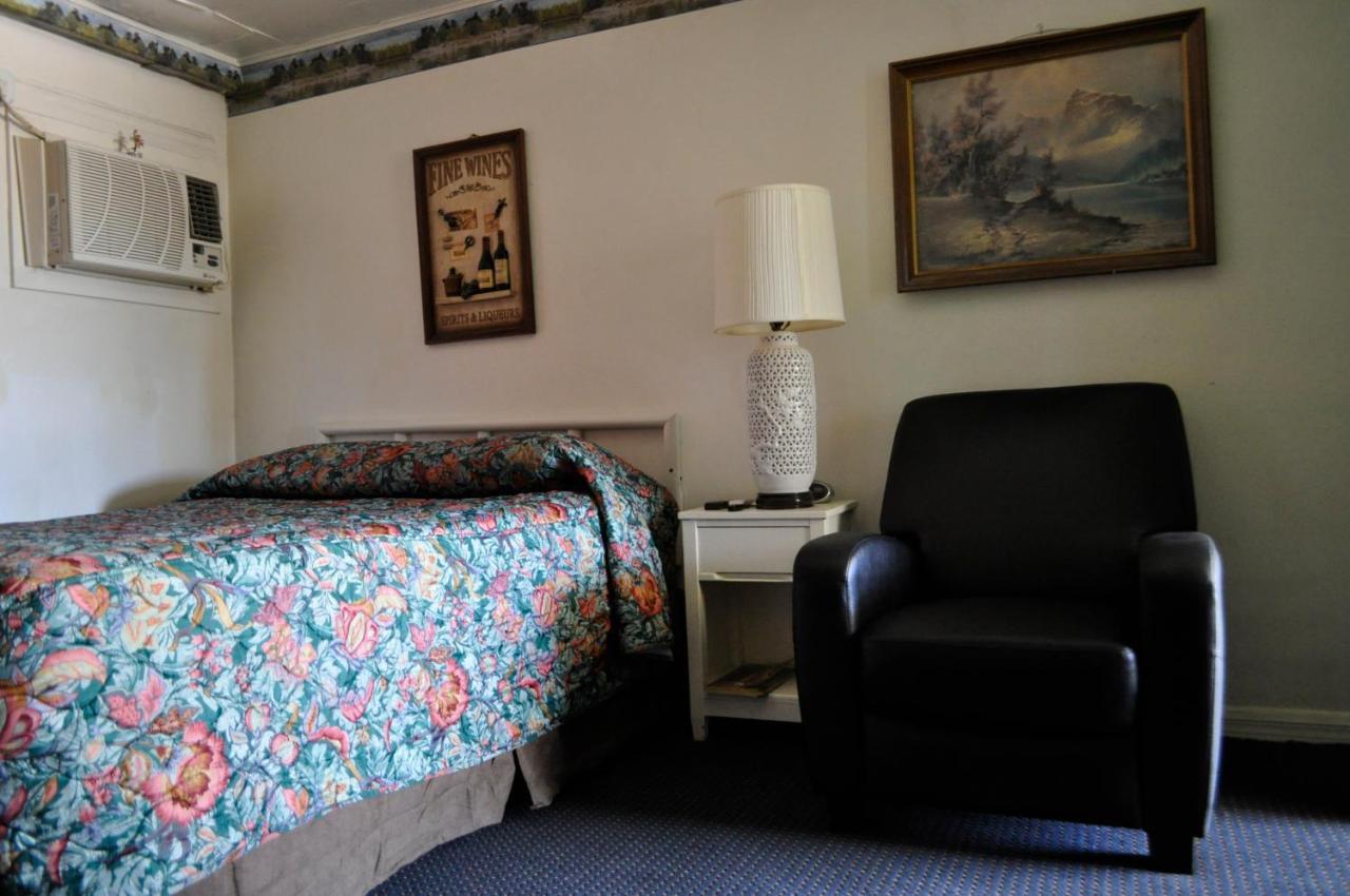 Western Motel Lovell Room photo